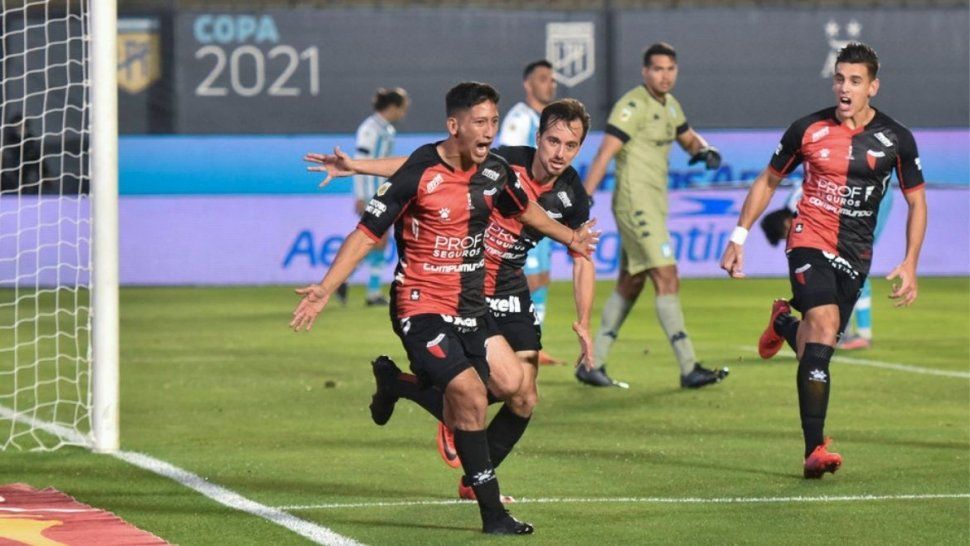 Colón le ganó a Racing y es campeón de la Copa de la Liga