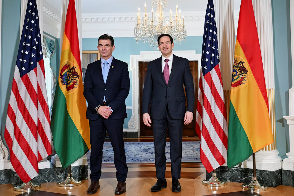 El presidente de Bolivia, Rodrigo Paz, junto al secretario de Estado de Estados Unidos, Marco Rubio, durante una reunión en Washington (REUTERS/Archivo)