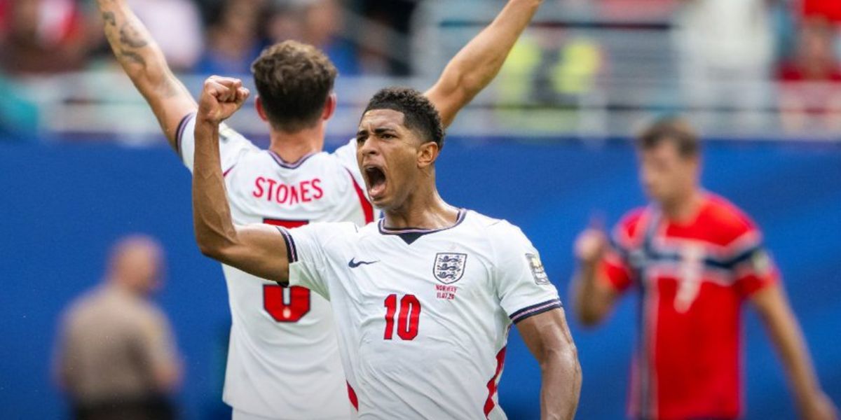 Jude Bellingham marcó los dos goles para Inglaterra.