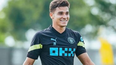 Julián el elegido por Pep Guardiola: jugará de titular en su debut con el Manchester City.