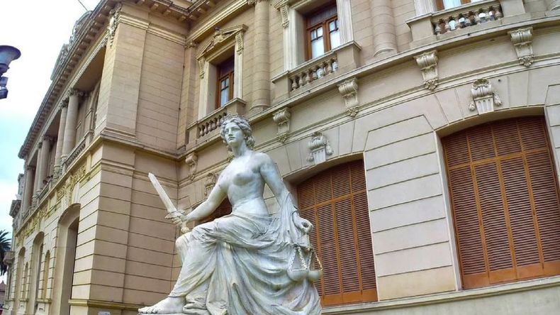 Este jueves trasladarán las estatuas de Lola Mora: dónde irán