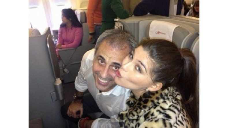 Rial y Loly en el avión