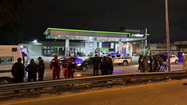 Un Fiat Cronos volcó sobre Ruta Nacional 9, a la altura del ingreso a avenida Fuerza Aérea, en Alto Comedero.