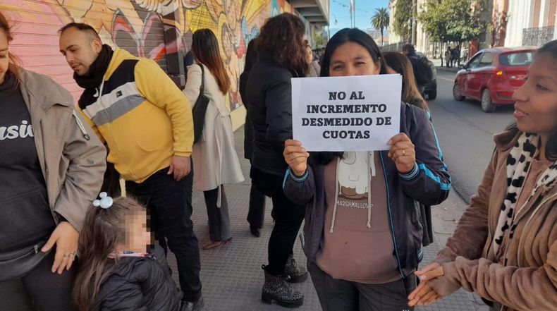 Reclamo en el colegio.