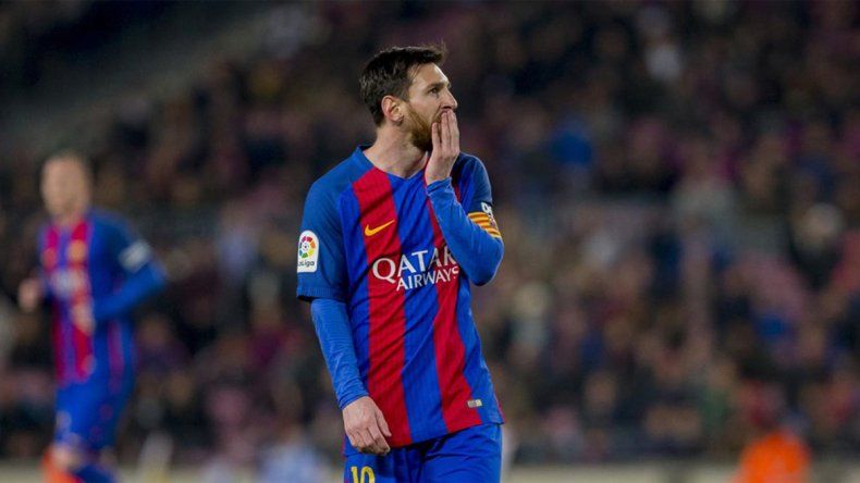 ¡De otro planeta! metió tres goles y destronó a Messi como goleador del año