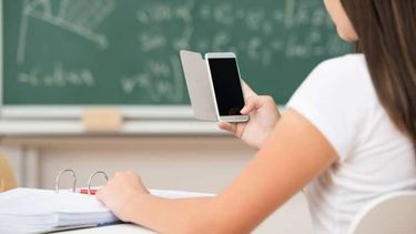 Catamarca prohibió el uso de celulares en las escuelas: los motivos.&nbsp;