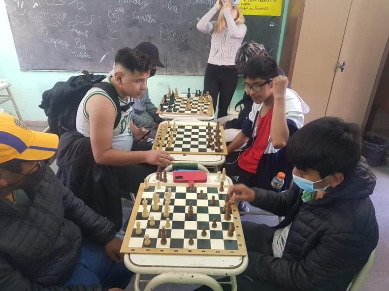 La enseñanza del juego de&nbsp;ajedrez&nbsp;en las escuelas es beneficiosa para los alumnos porque desarrolla la atención y la concentración, la capacidad de planeación e imaginación, el&nbsp;desarrollo de la memoria, la paciencia y el autocontrol.