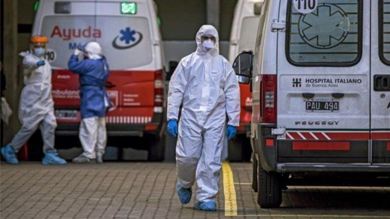 Ambulancias del Hospital Italiano de Buenos Aires con pacientes con covid-19. / Foto: EUROPA PRESS