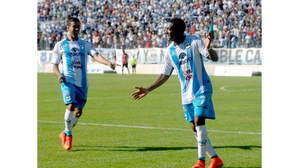 Luis Peralta será titular esta noche