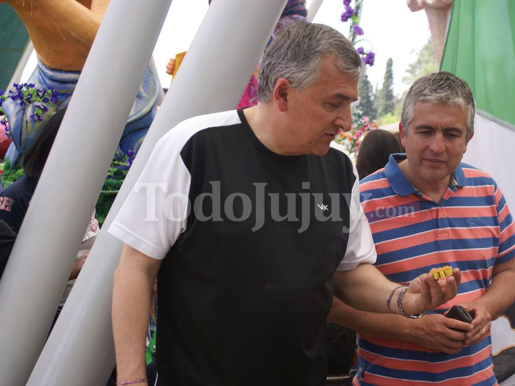Gerardo Morales recorriendo canchones