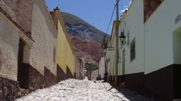 El pueblo de Salta que parece colgado de la montaña y es ideal para descubrir entre caminatas.