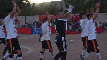 Altos Hornos Zapla clasificó a una nueva instancia del Torneo Regional Amateur (Foto: Prensa AHZ)