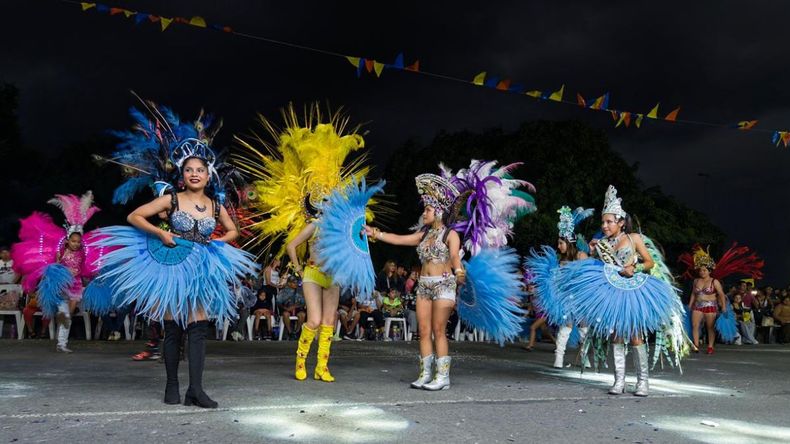 Ya se vive a pleno la primera noche de los Corsos Capitalinos en Avenida Savio Ya se vive a pleno la primera noche de los Corsos Capitalinos en Avenida Savio