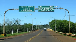 Paso fronterizo entre Argentina y Brasil en Puerto Iguazú, Misiones