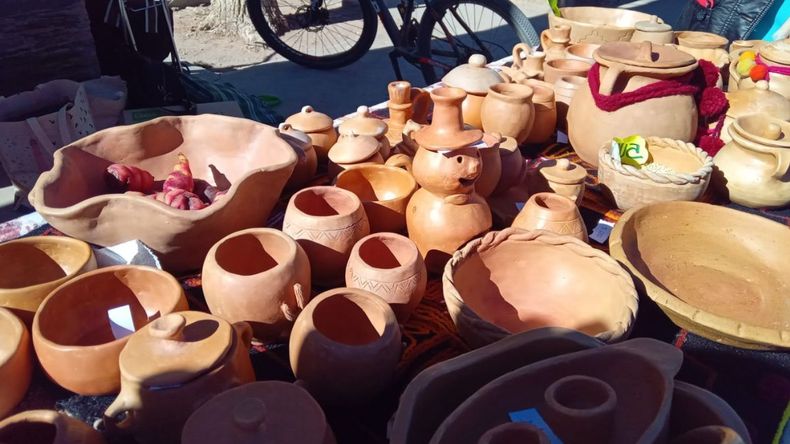 Exposición invernal en Abra Pampa por artesanas de la Puna