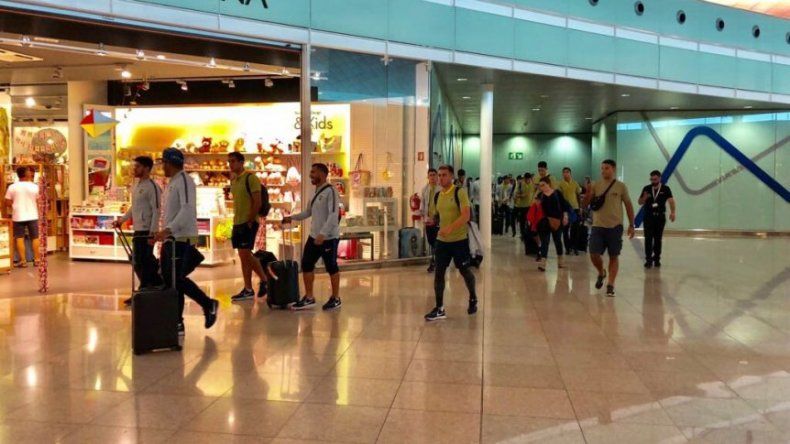 Mañana los xeneixes enfrentan al equipo de Messi y compañía