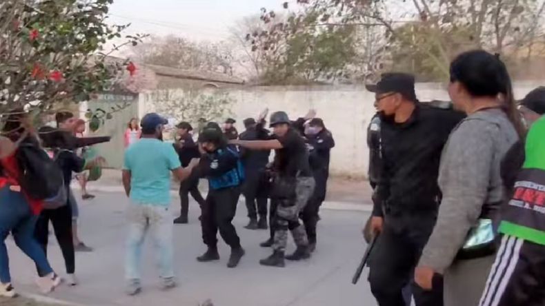 Incidentes entre la policía e hinchas de El Polo en La Esperanza