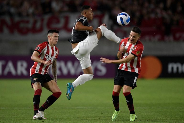 Copa Libertadores: Estudiantes 2 Bragantino 0.