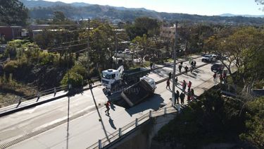 Corte total en el puente sobre el Río Chijra: cuáles son los desvíos y cómo funciona el transporte urbano