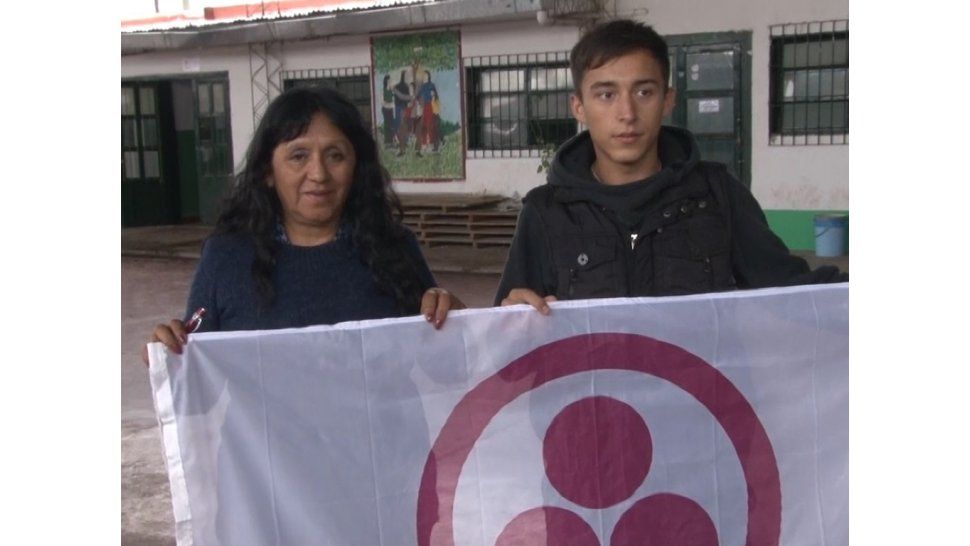 Directora y alumno del Colegio La Salle