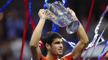 Carlos Alcaraz es el nuevo campeón y número uno