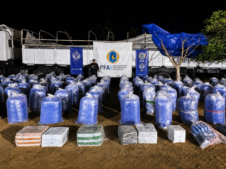 Jujuy: hallaron 150 bultos de hojas de coca ocultos en un camión con soja