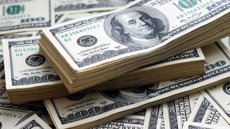 El dólar subió otra vez y marcó un nuevo récord