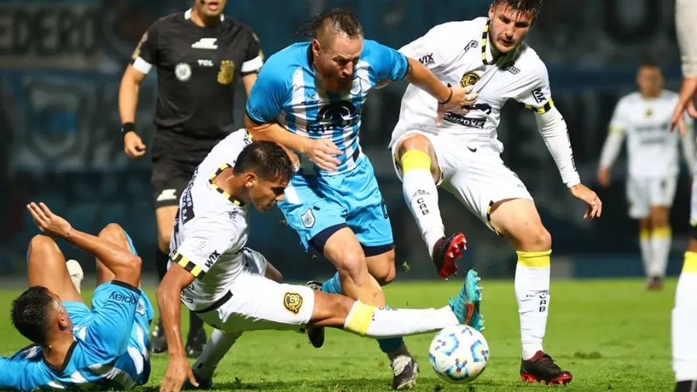Gimnasia de Jujuy vs Almirante Brown - Foto de archivo