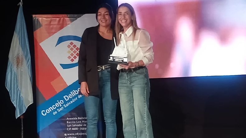 María Eugenia Burgos distinguida como el Premio Lola Mora, “Mujeres que Inspiran”