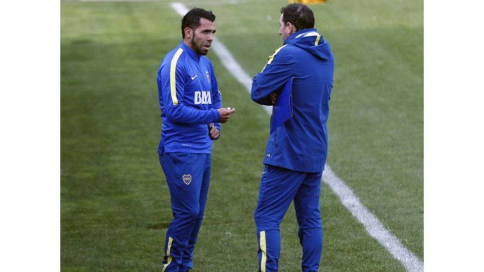 Tevez en dialogo con Arruabarrena