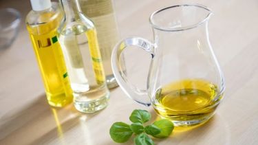 ANMAT prohibió la venta de un queso rallado y otros tres alimentos por irregularidades en su producción.