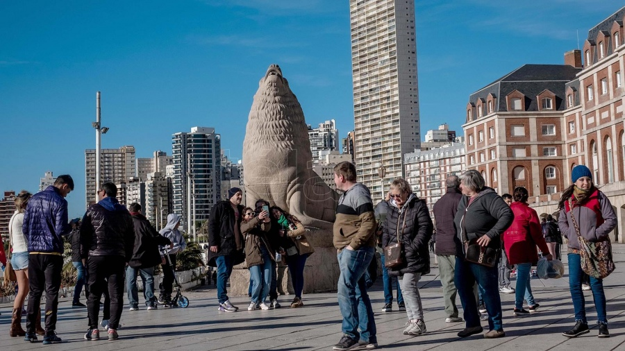 El fin de semana largo tuvo poco movimiento: viajaron menos turistas y el gasto real cayó