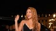 Shakira deslumbró con su sorpresiva aparición en la Semana de la Moda de París.