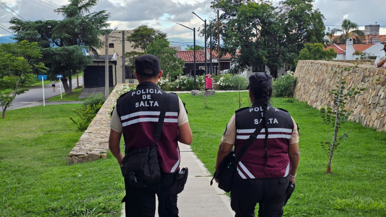 Salta: un policía asistió a un bebé que se ahogaba y le salvó la vida (foto policía de Salta)&nbsp;