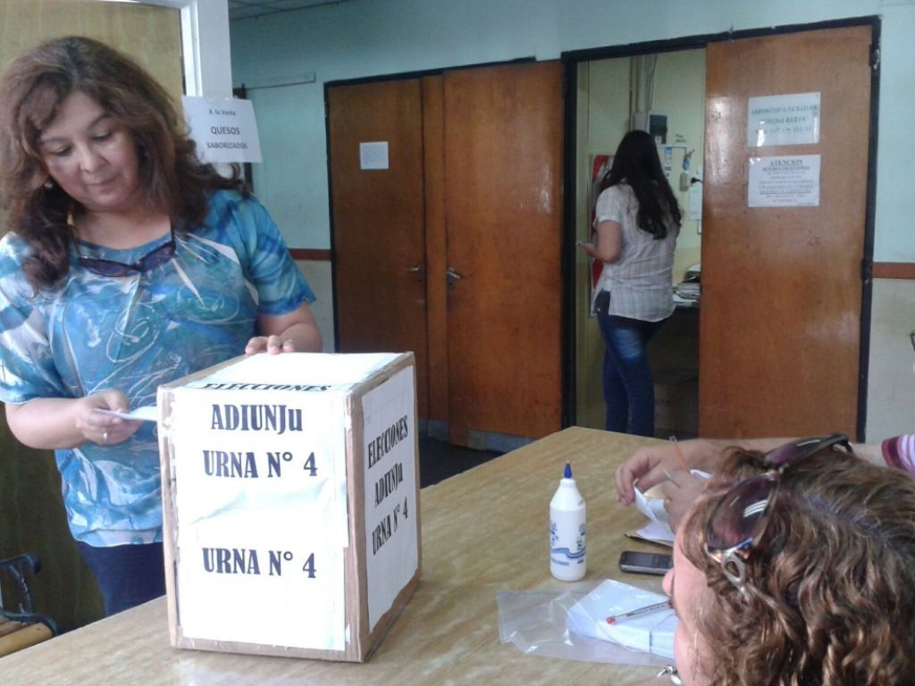 Votos en la urna N° 4