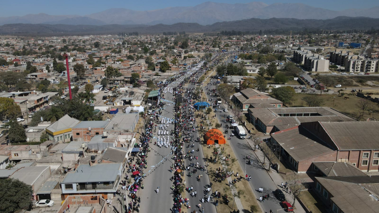 Desfile desfile cívico, militar y gaucho en Avenida Forestal
