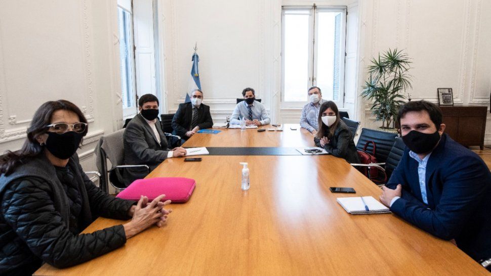el gobierno puso en marcha el gabinete de tierras que buscara darle impulso al plan procrear
