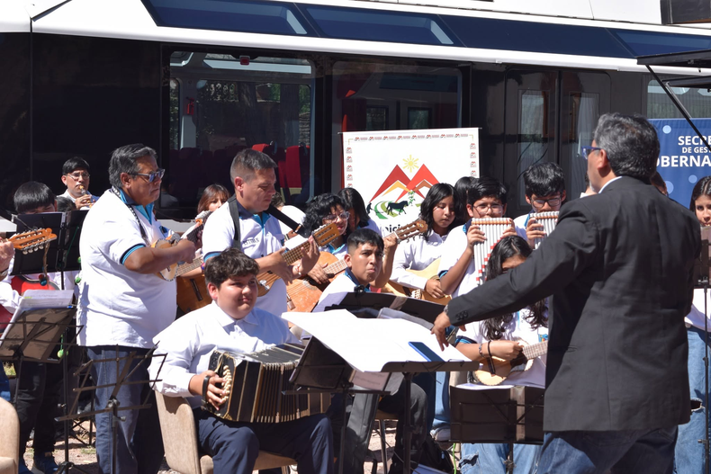Orquesta de Instrumentos Andinos y Latinoamericanos.