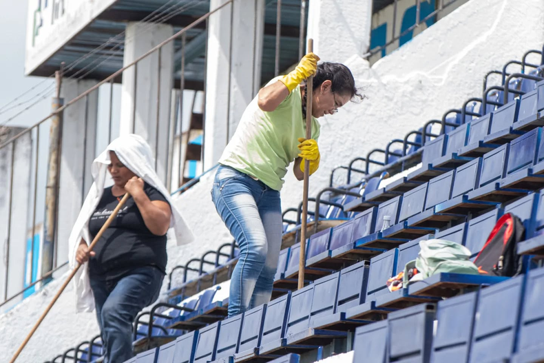 Tribunas tubulares en Talleres de Perico.