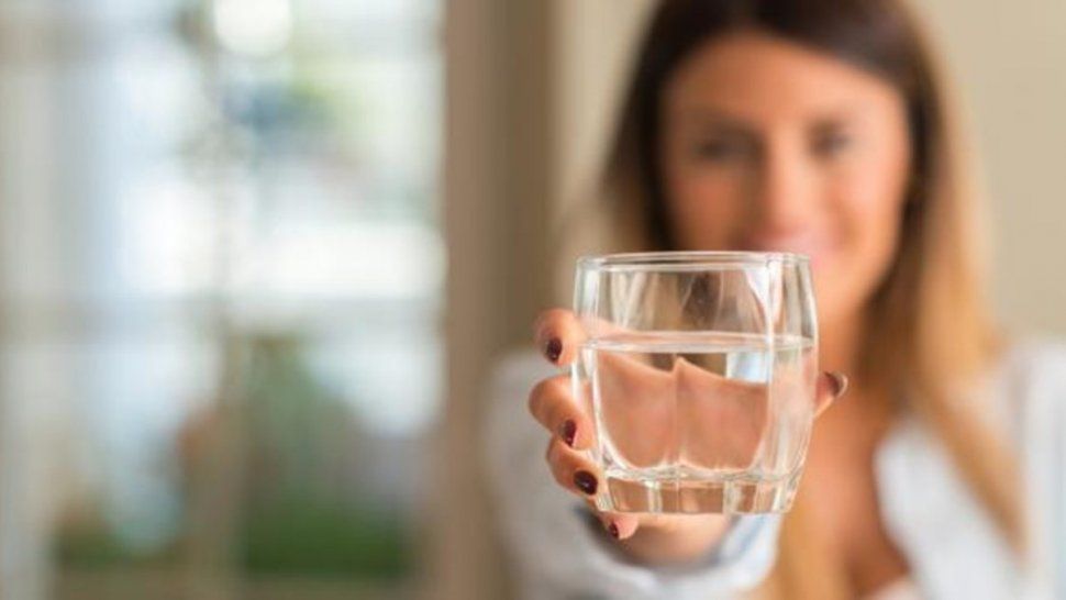 Tomar ocho vasos de agua no sería tan beneficioso para la salud.&nbsp;