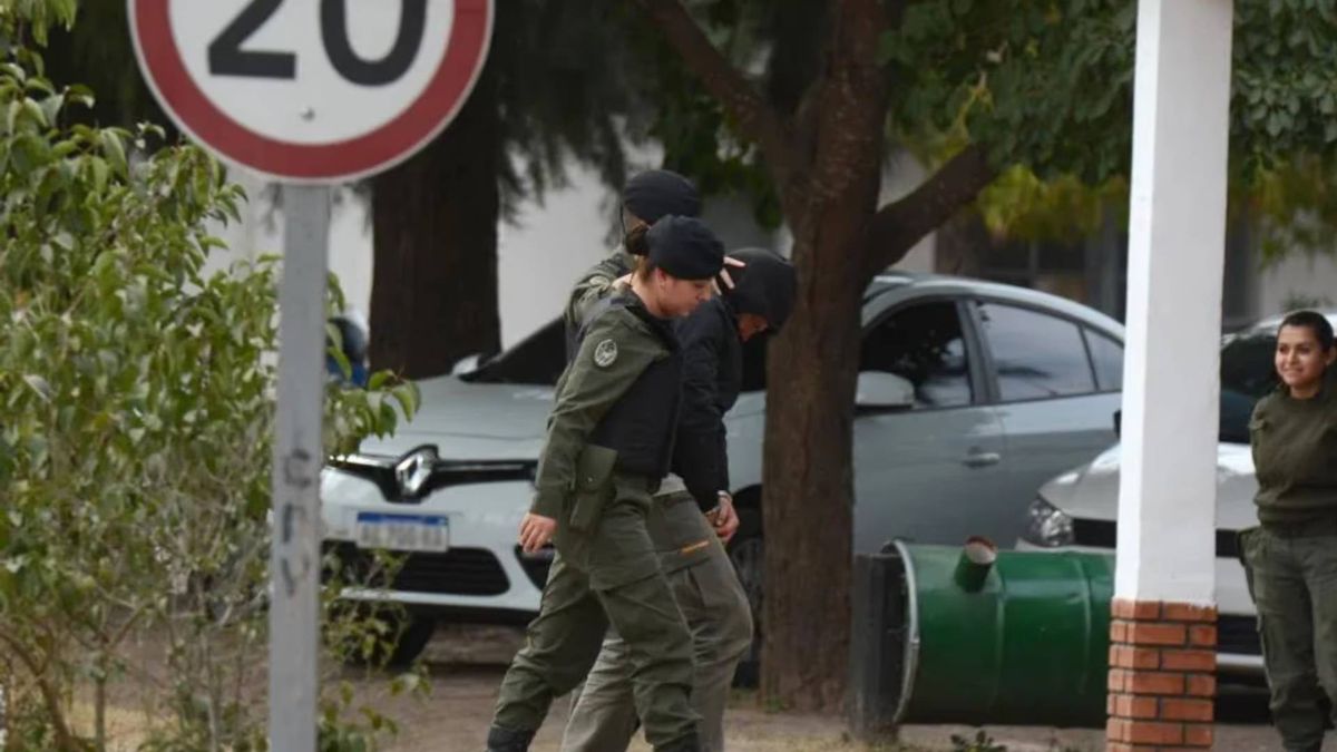 Tucumán: siete policías detenidos por cobrar coimas en tours de compras