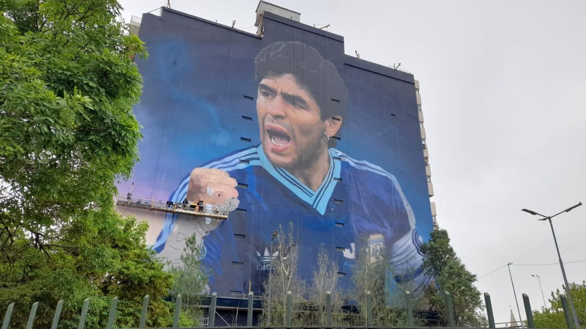 El mural más grande de Diego Maradona ya está casi listo