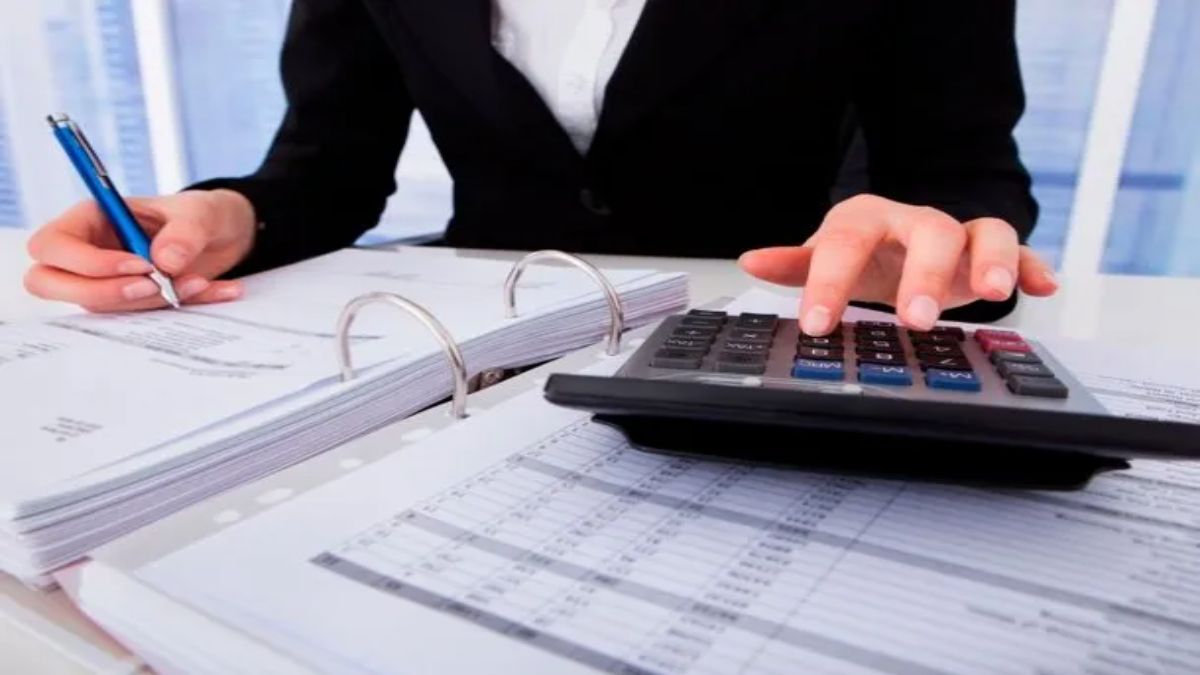 Los empleados en relación de dependencia deberían abonar el impuesto que no fue cobrado el año pasado, explicó la AFIP.