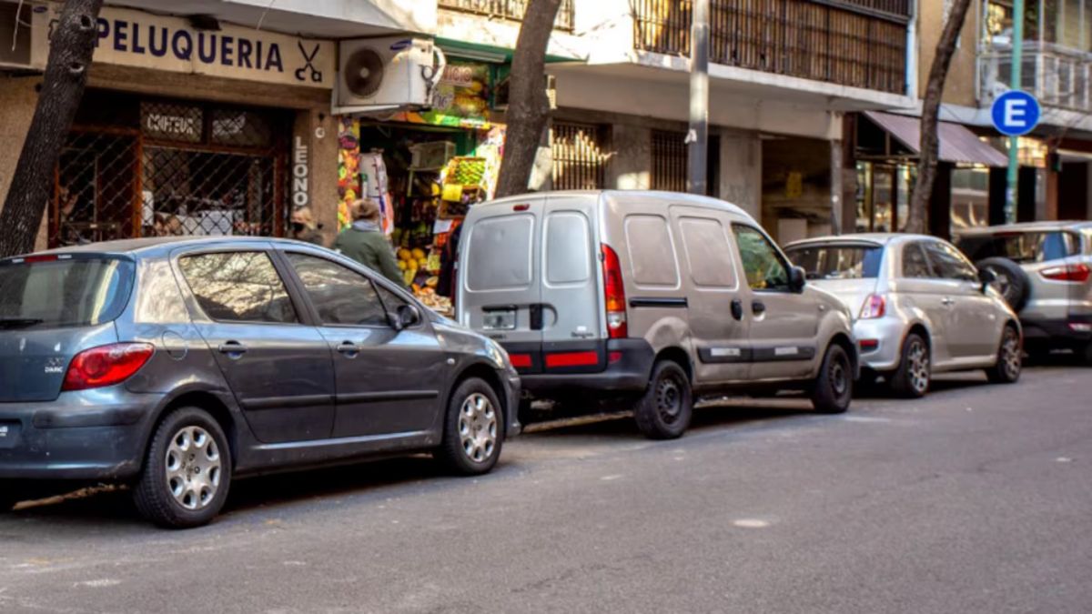 La devoción llegó a tal punto que existe una estampita de Guinzburg como “patrono del estacionamiento”.
