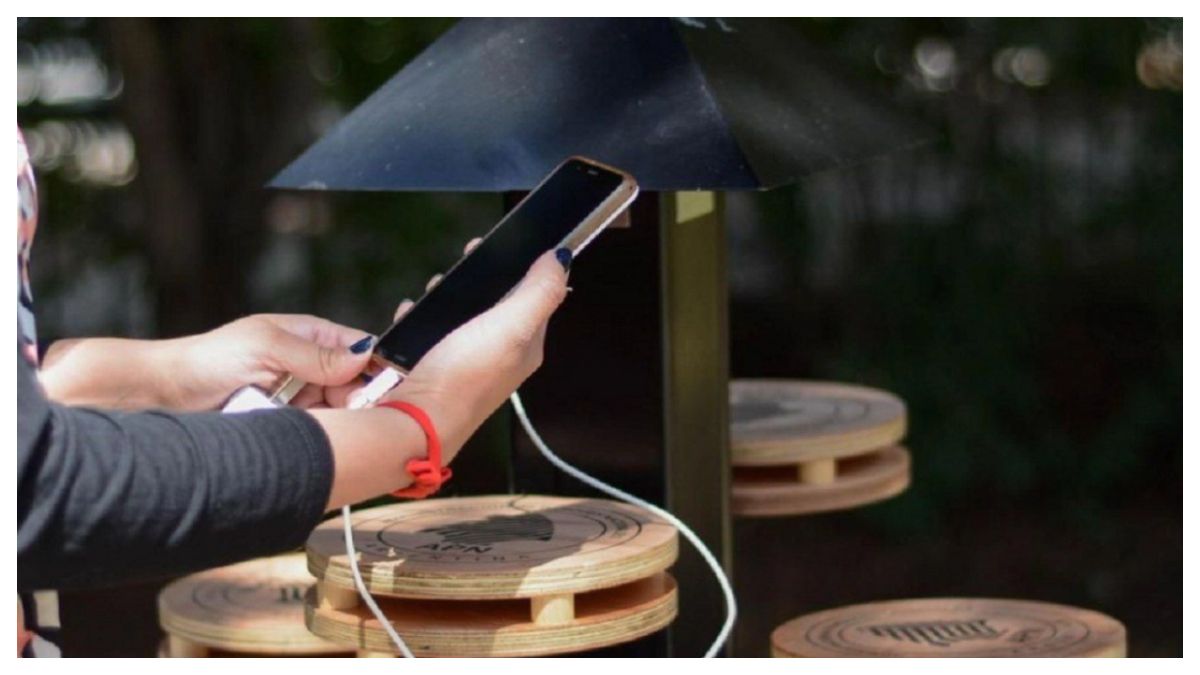 No deberías cargar celulares en estaciones públicas.&nbsp;
