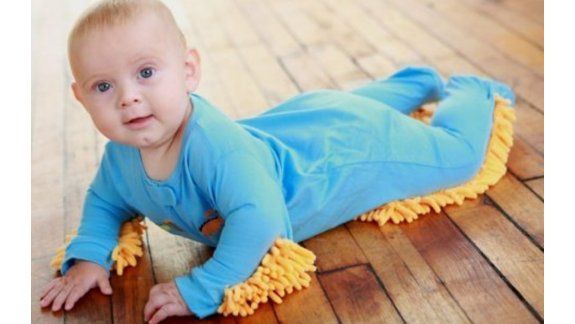 álbum de recortes Vandalir habilitar Use a su bebé para limpiar el piso