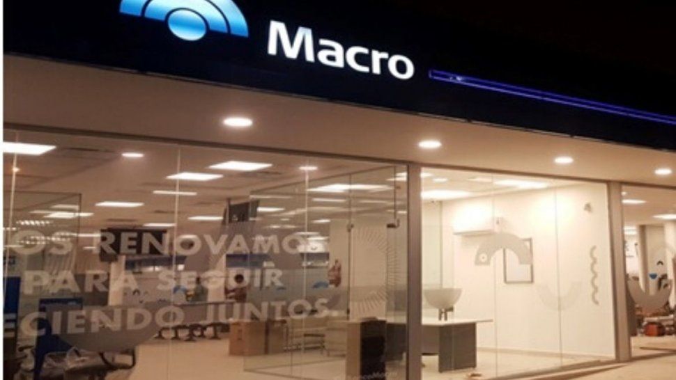 Los Cajeros Automáticos Del Banco Macro En La Sucursal Del B° San ...