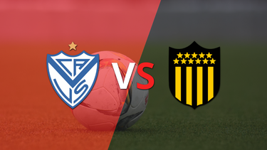 Vélez supera por 2-1 a Peñarol con gol agónico tras dar vuelta el partido