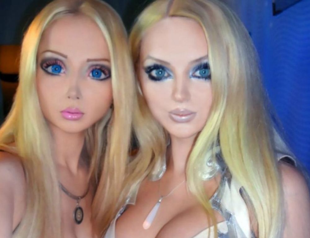 Valeria Lukyanova y sus hermanos