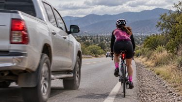 Los riesgos que corren los ciclistas en las rutas jujeñas Los riesgos que corren los ciclistas en las rutas jujeñas